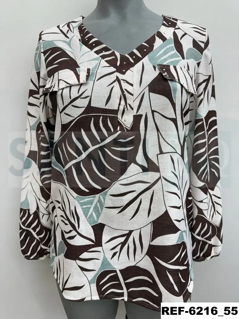 blusa tachas escote y tapetas