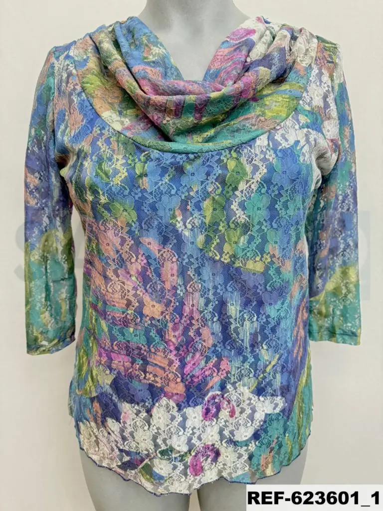 camiseta cuello drapeado  blonda