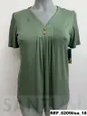 camiseta pliegues dos botones lisa