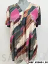 camiseta pliegues dos botones estampada