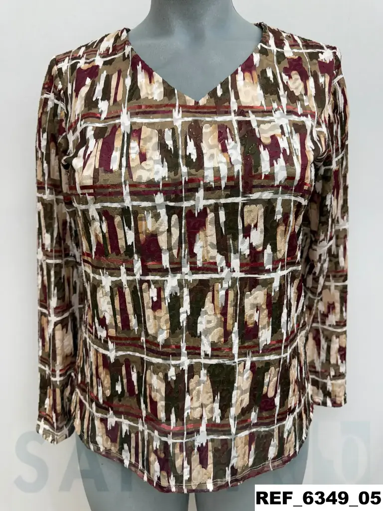 camiseta escote pico devoré