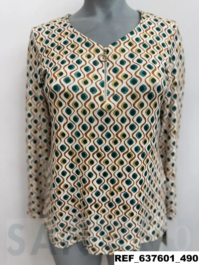 camiseta cremallera pico estampada