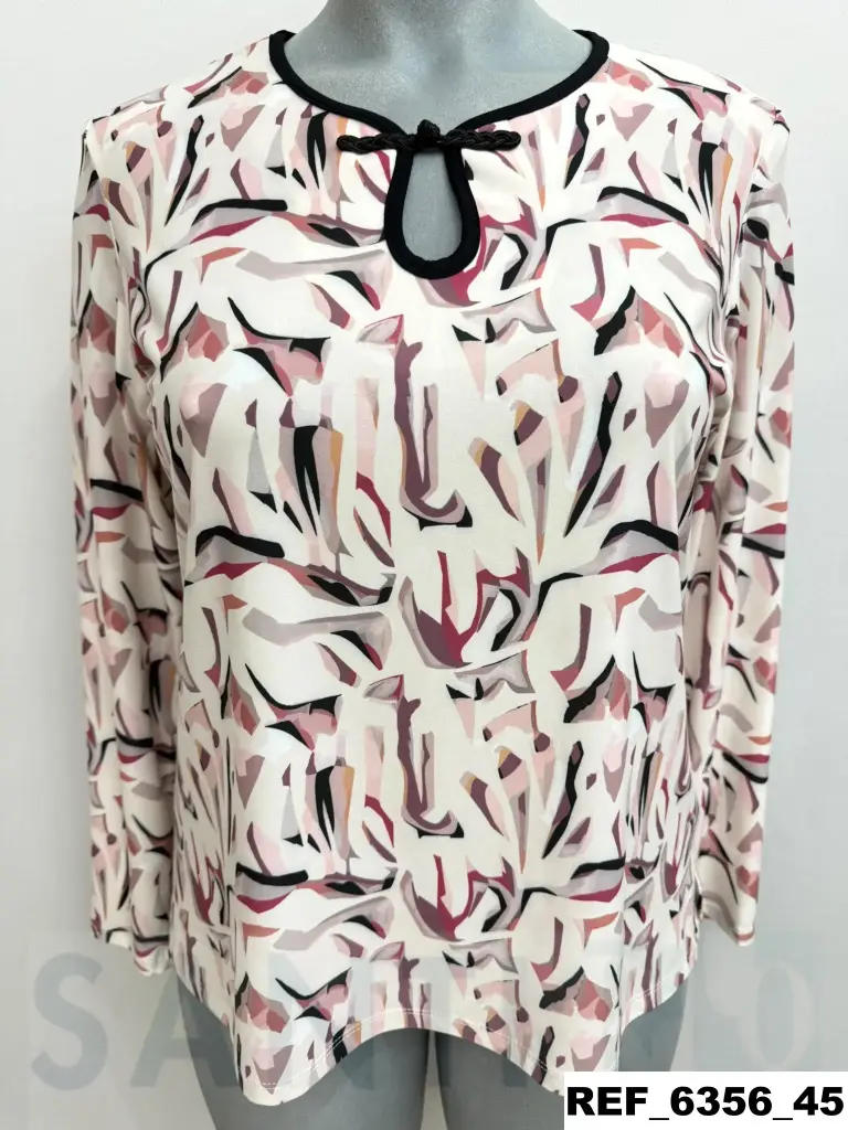 camiseta escote alamar