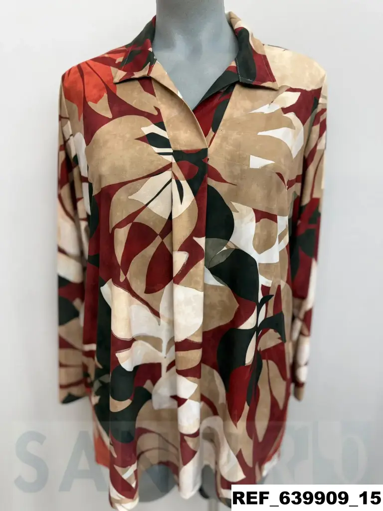 camiseta pliegues cuello