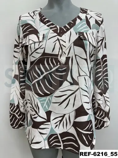 [621600] blusa tachas escote y tapetas