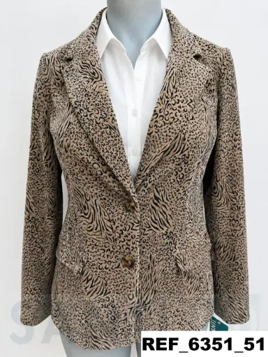 [635101] chaqueta leti dos botones chenilla estampada